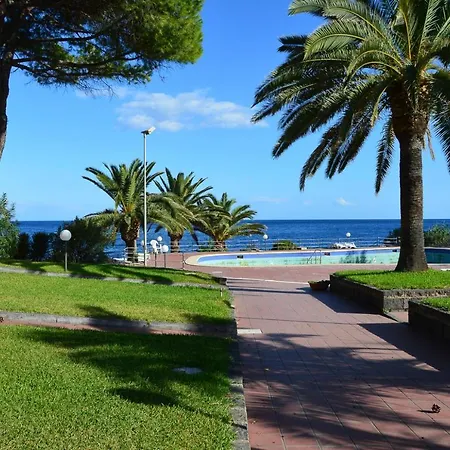 Apartment Paradise *